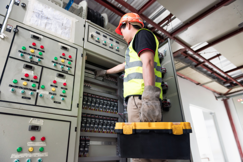 Bảo trì hệ thống điện trong nhà máy theo quy trình chuyên nghiệp